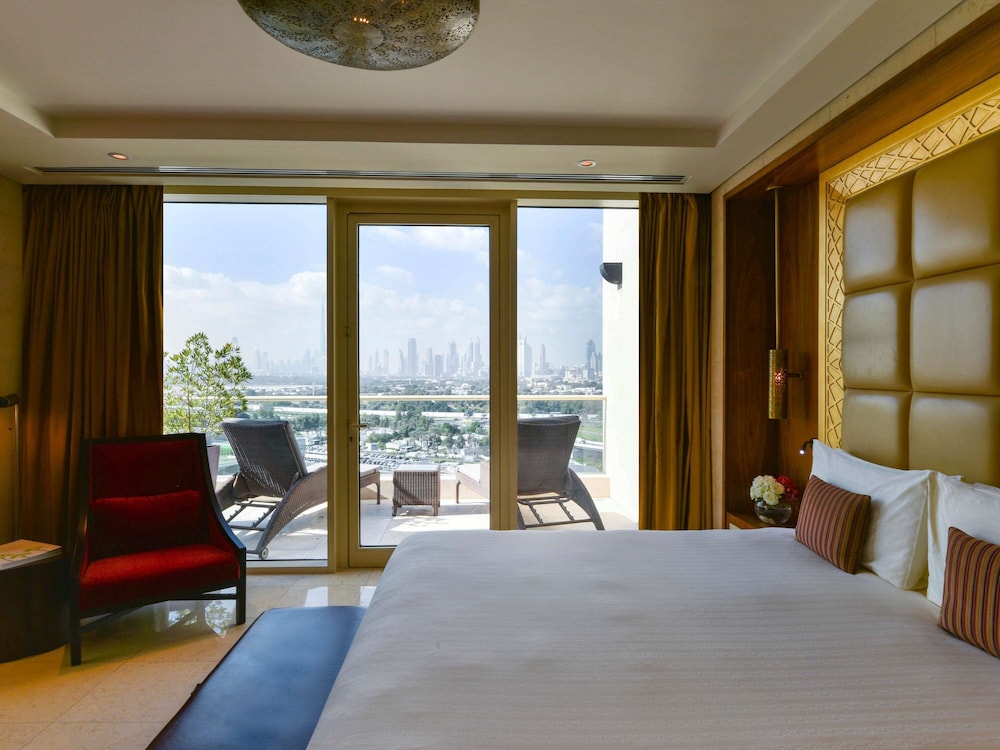 Suite, 1 Double Bed (Landmark) - Photo 2