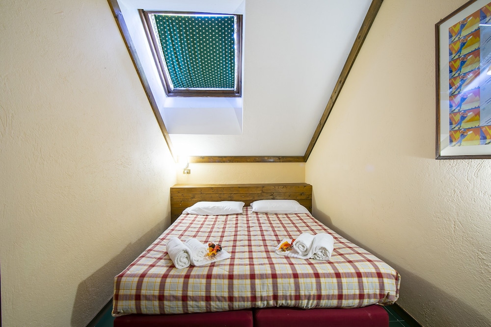 Family Apartment, 2 Bedrooms, Mountainside (Grange Hike & Ski - 33c Sestriere) photo 1