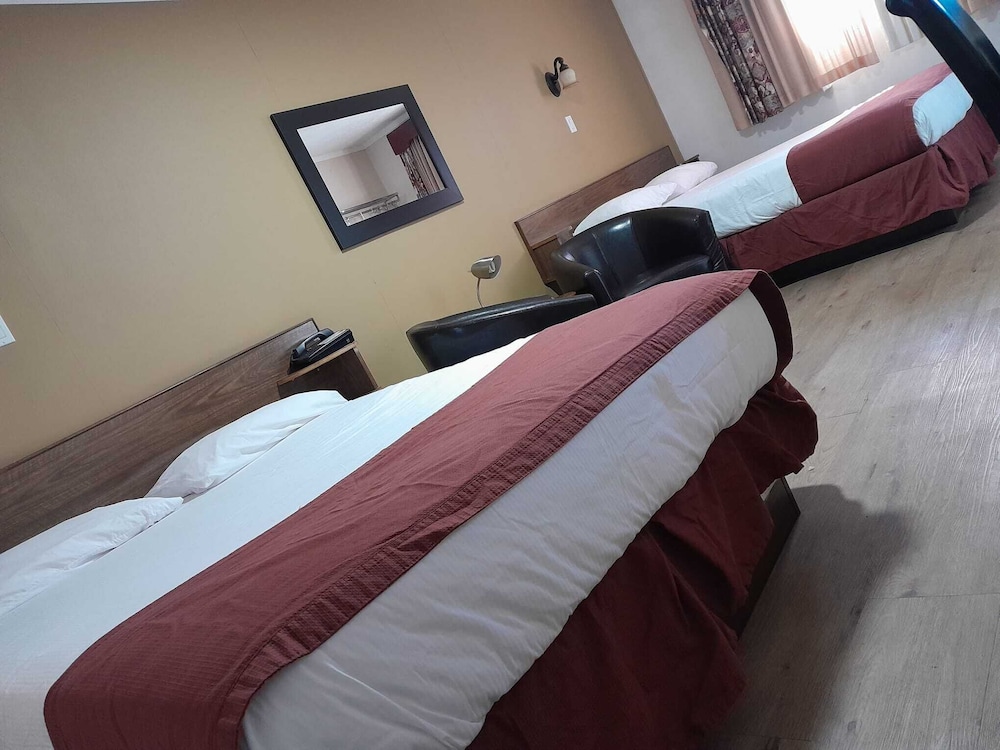 Room, 2 Queen Beds, Non Smoking, Kitchen photo 1