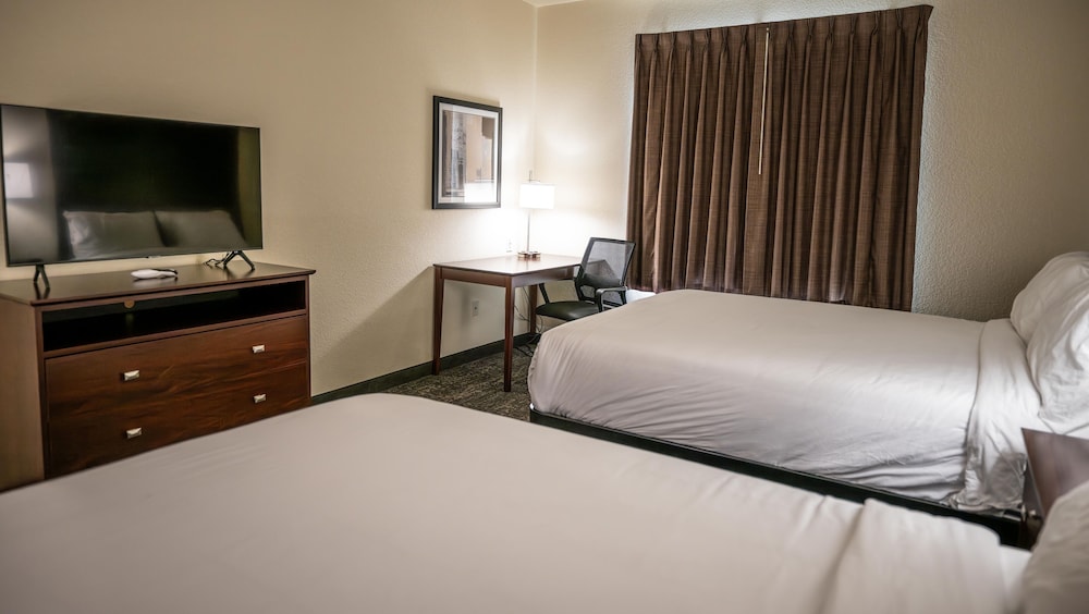 Room, 2 Queen Beds, Non Smoking - Photo 6