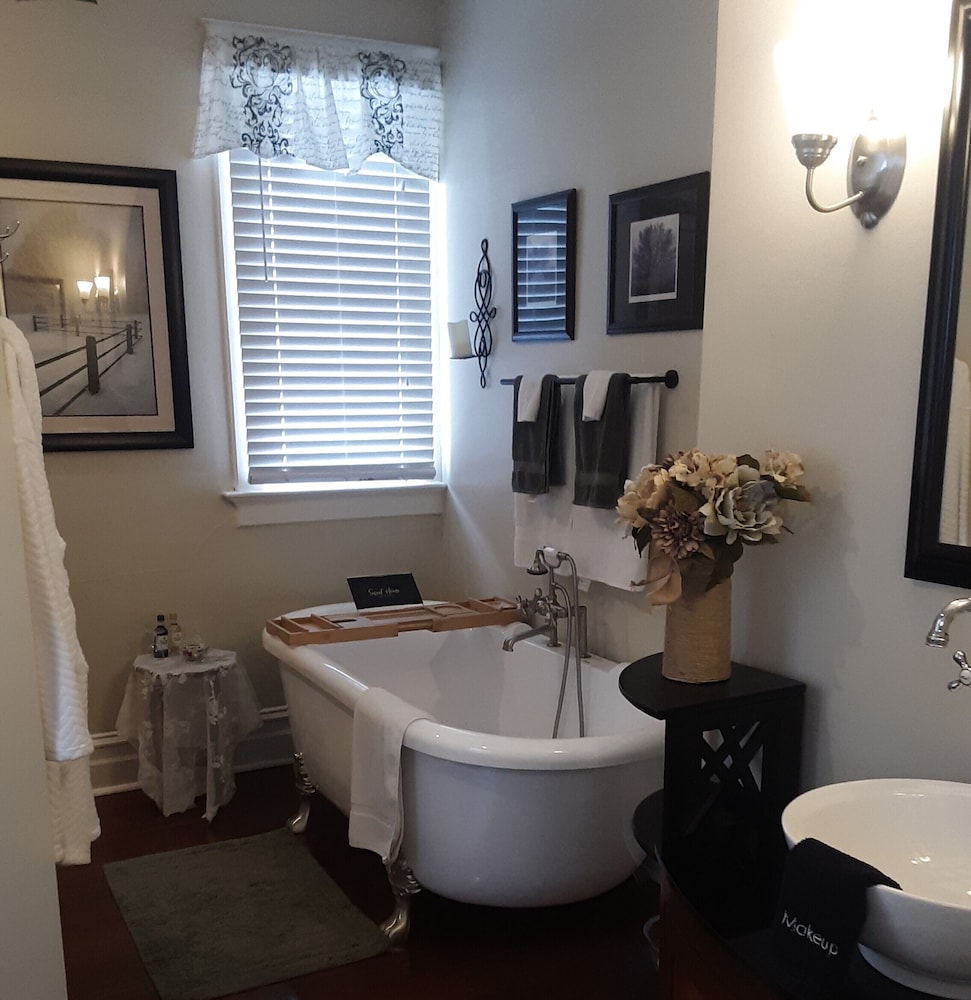 Honeymoon Suite photo 1