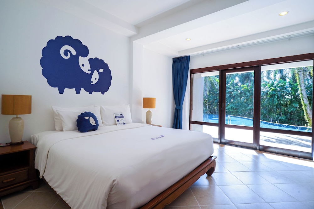Deluxe Double Room, Pool Access photo 3