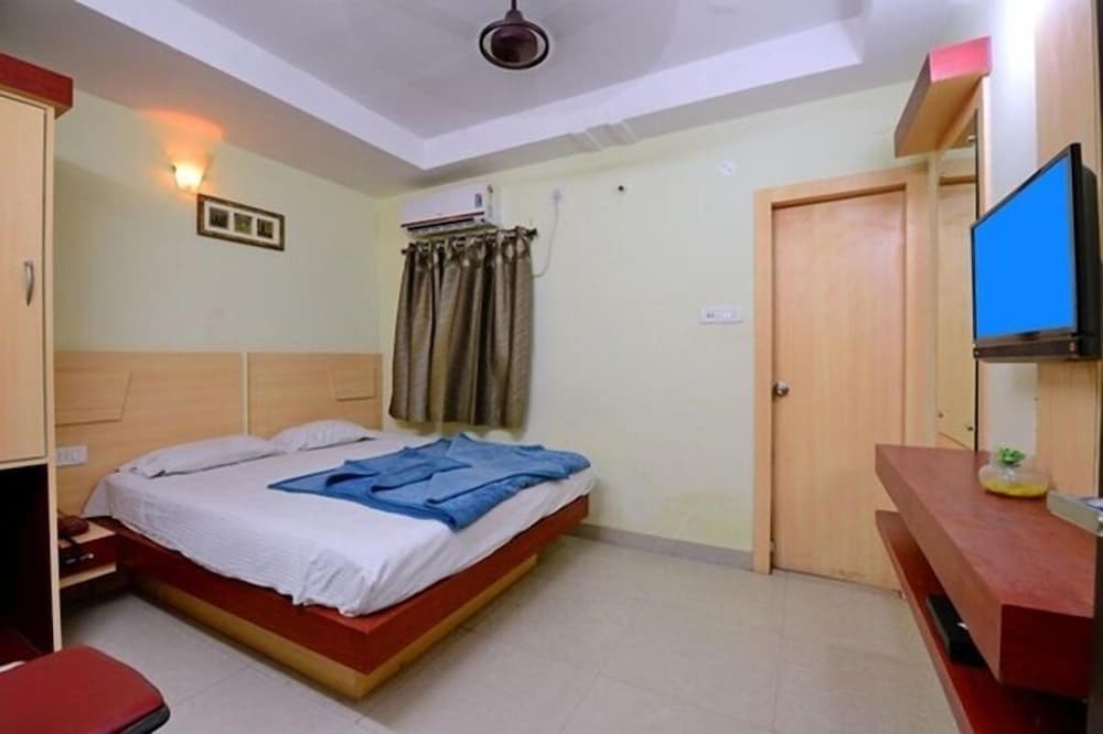 Deluxe Non-AC Room - Photo 3