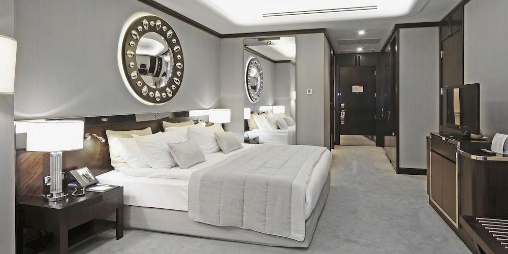 Standard Room, 1 King Bed, City View - Photo 1