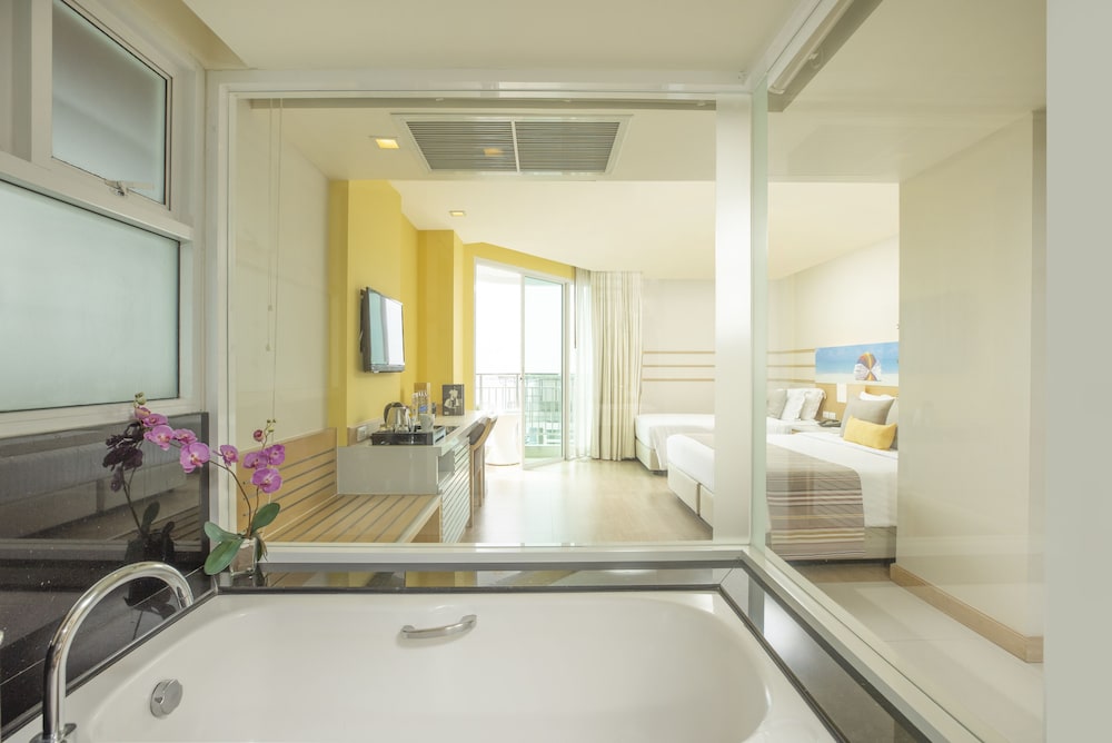 Family Triple Room, Ocean View photo 2