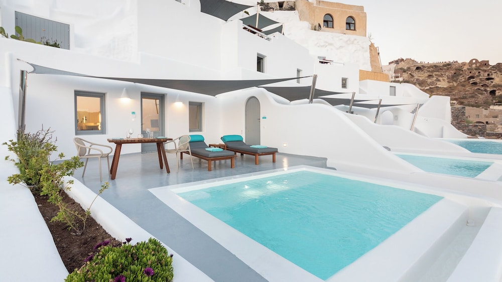 Cave Suite with outdoor heated infinity plunge pool photo 1