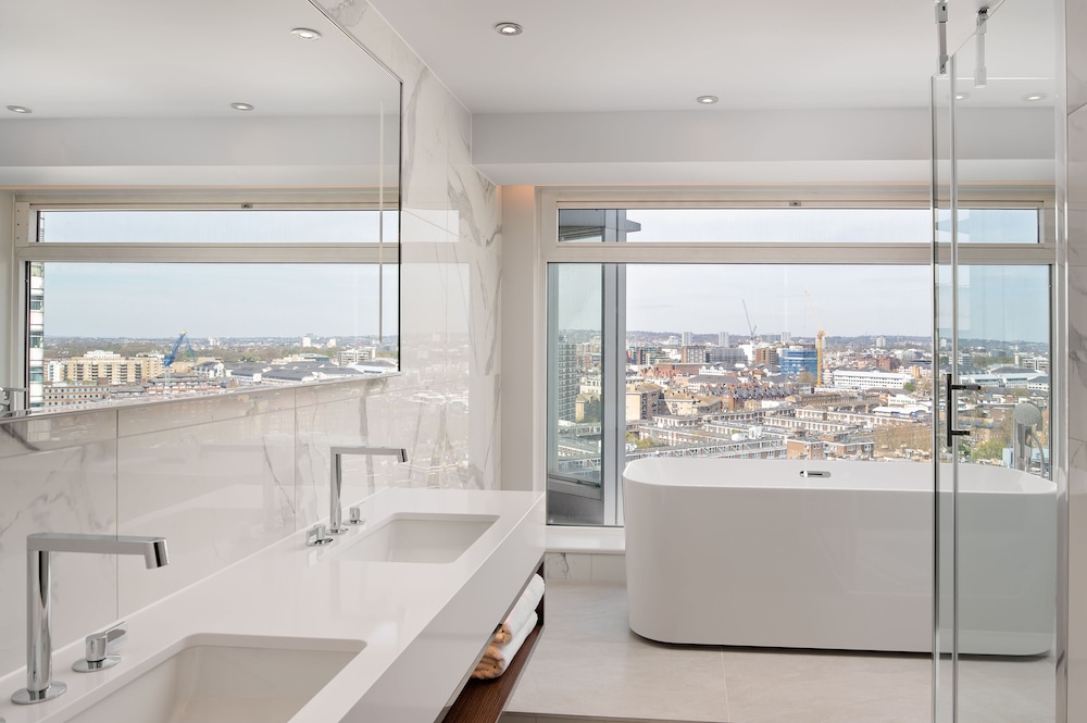 Luxury Suite (Penthouse Suite) thumbnail 6