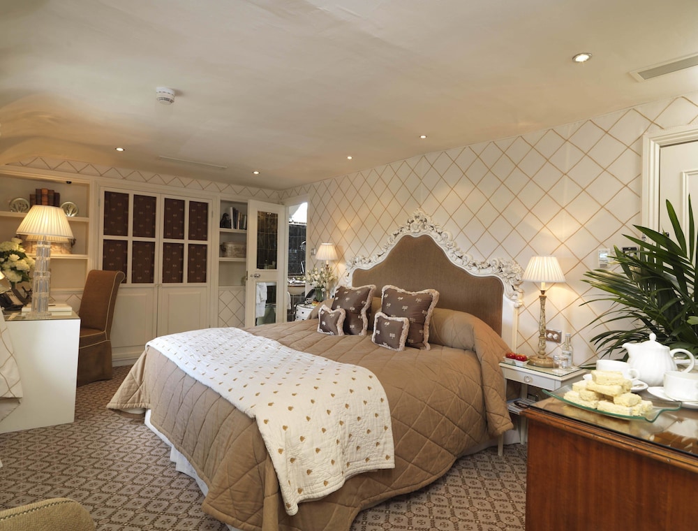 Classic Room, 1 King Bed photo 3