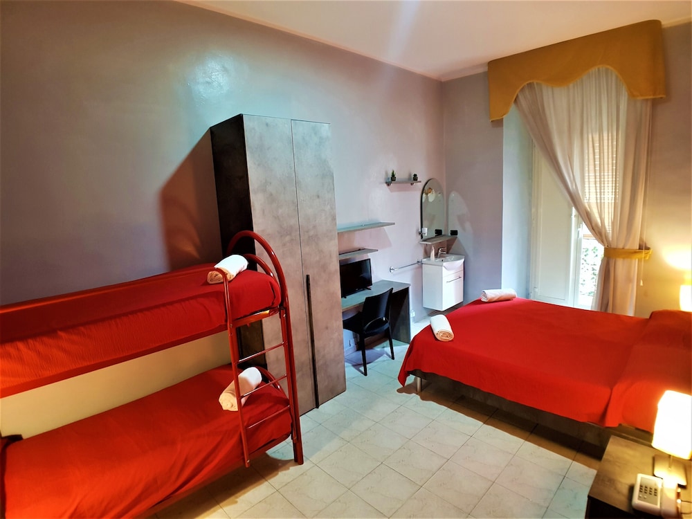 Quadruple Room, Shared Bathroom, City View photo 3