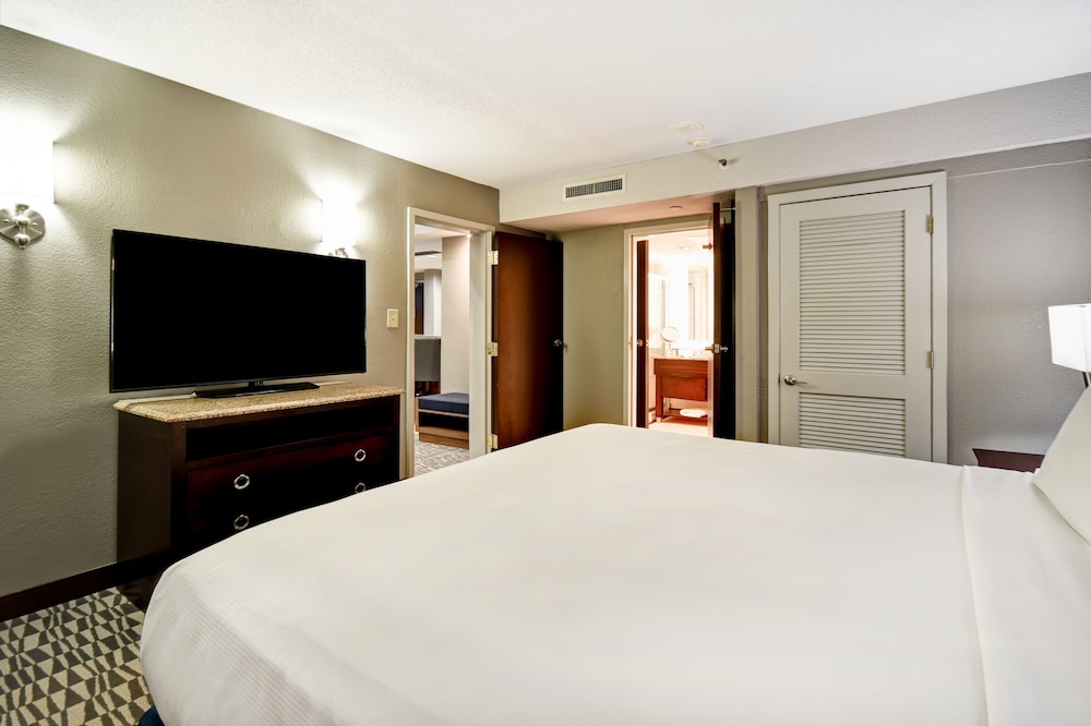 Suite, 1 King Bed, Non Smoking - Photo 2