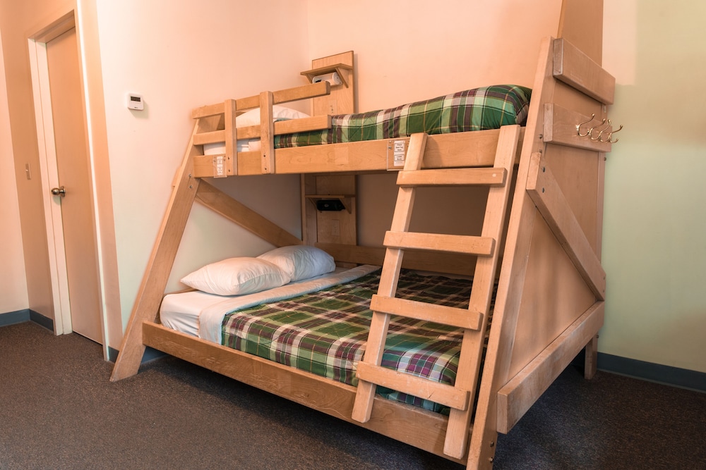 4 Bed Private Room, bunk beds, private washroom photo 1