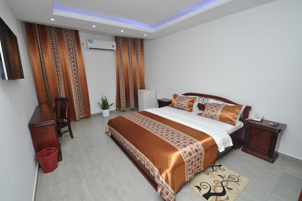 Standard Room, 1 King Bed, Non Smoking photo 2