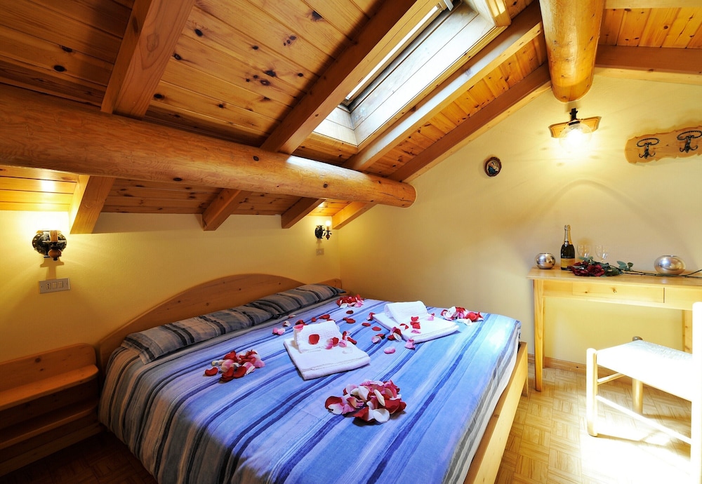 Family Apartment, Multiple Bedrooms (Genziana)