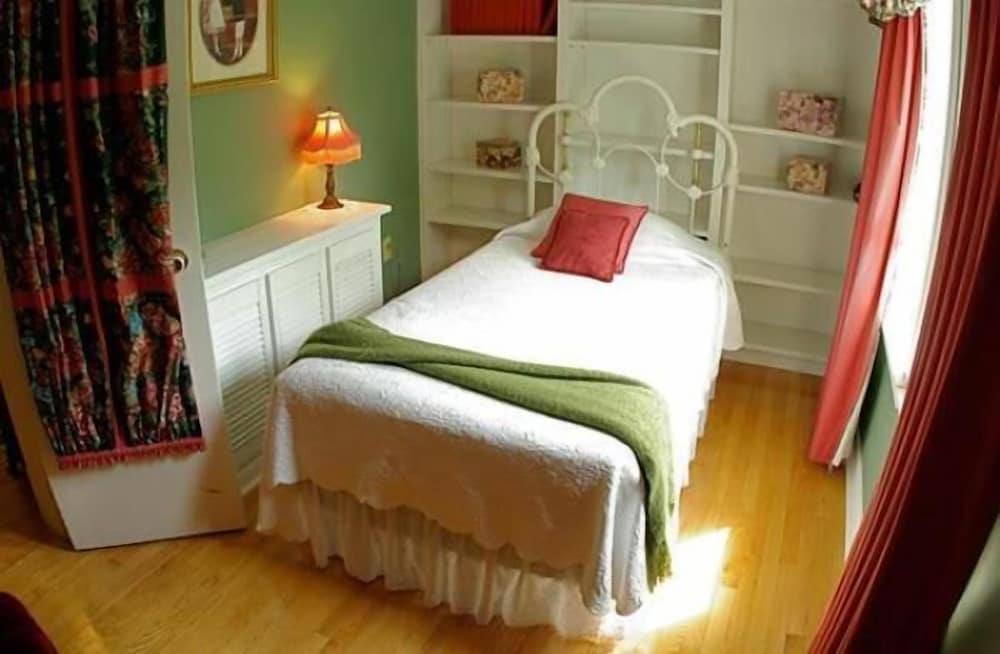 Deluxe Room, Multiple Beds photo 2