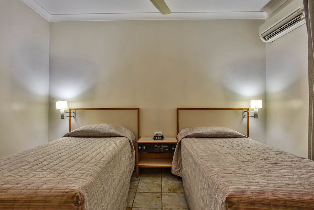 Standard Twin Room - Photo 2