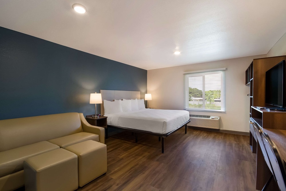 Standard Room, 1 King Bed, Non Smoking photo 2