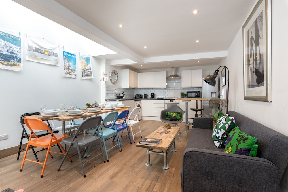 Design House, 4 Bedrooms, City View photo 1