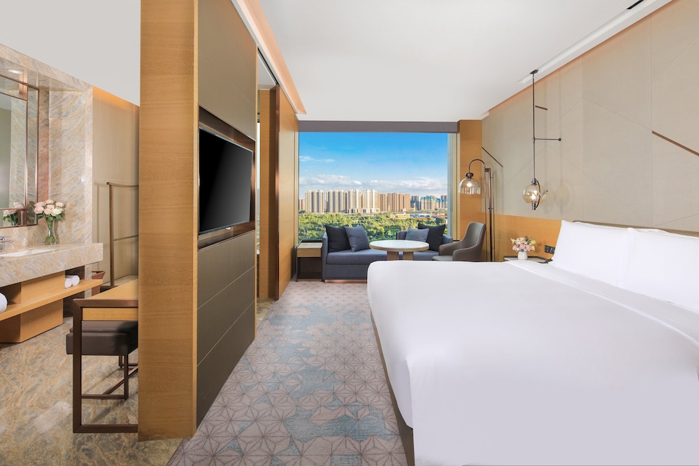 Classic Room, 1 King Bed, Accessible photo 2