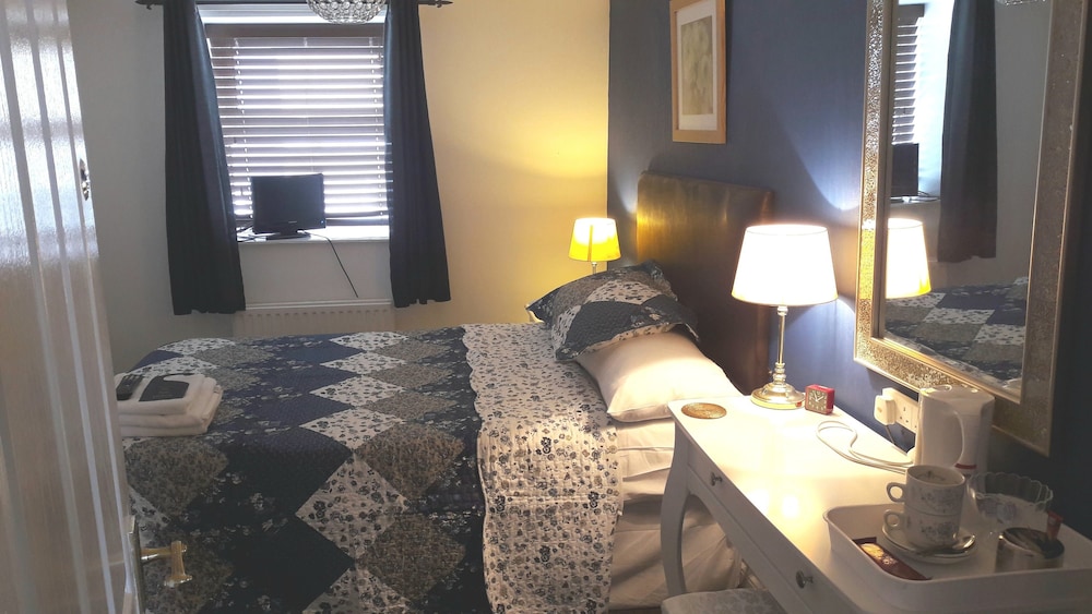 Classic Suite, 2 Bedrooms, Kitchenette photo 3