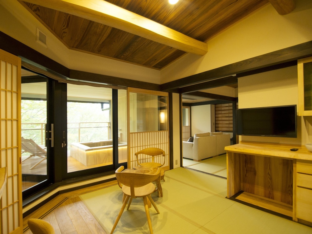 Deluxe Twin Room with Forest View, Japanese breakfast, Check-in only between 3pm-6pm, Non Smoking photo 2