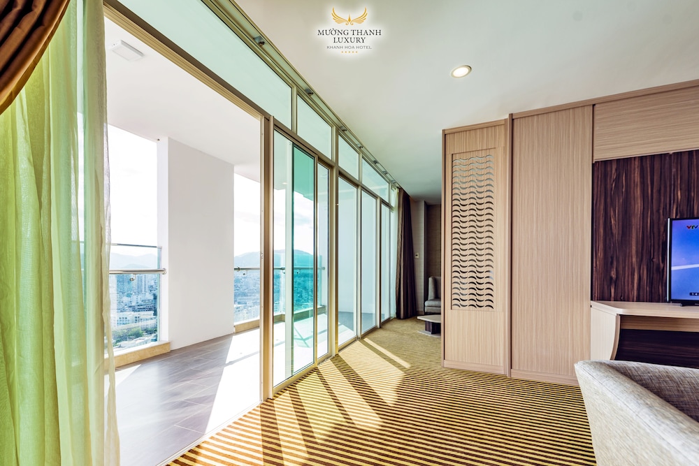 Executive Suite - Photo 5