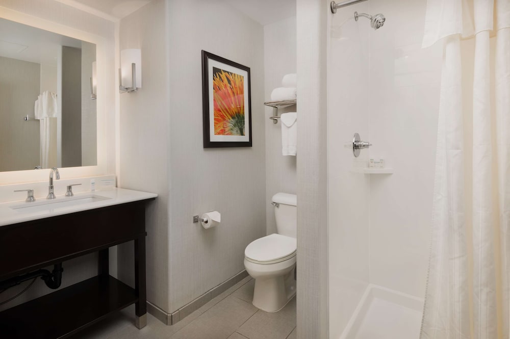 1 Bedroom King Suite with Balcony