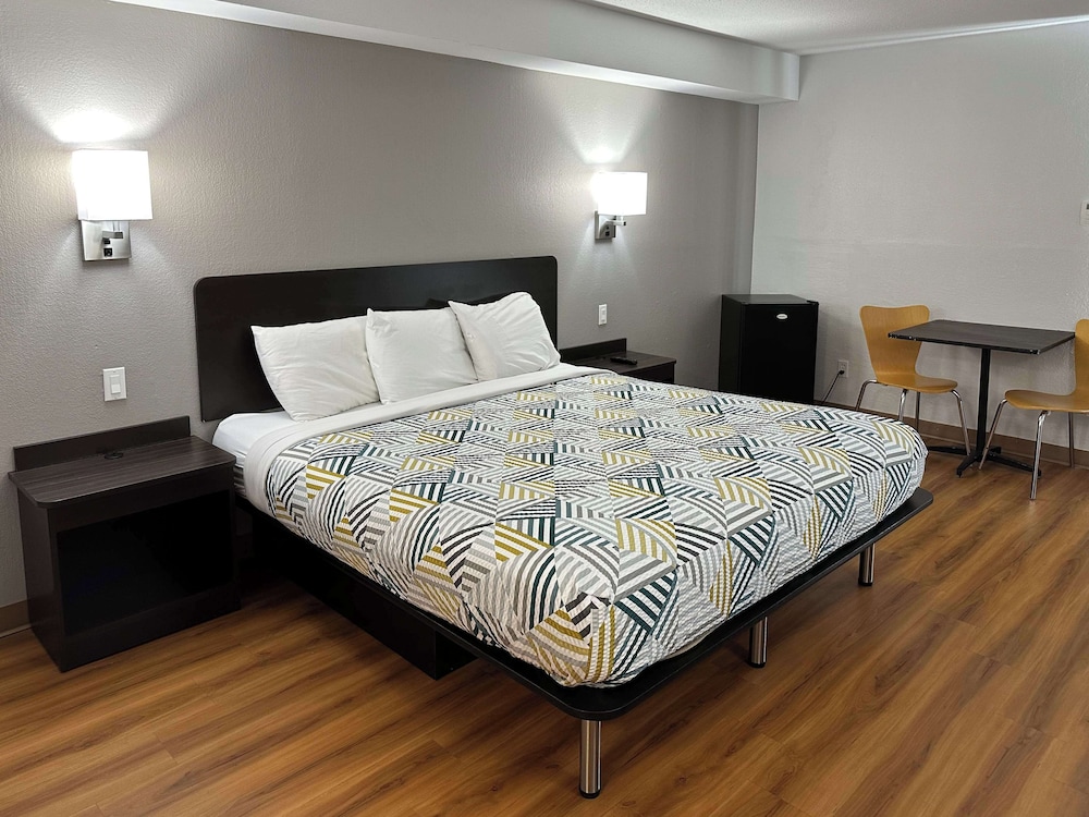Superior Room, 1 King Bed, Accessible, Non Smoking photo 1