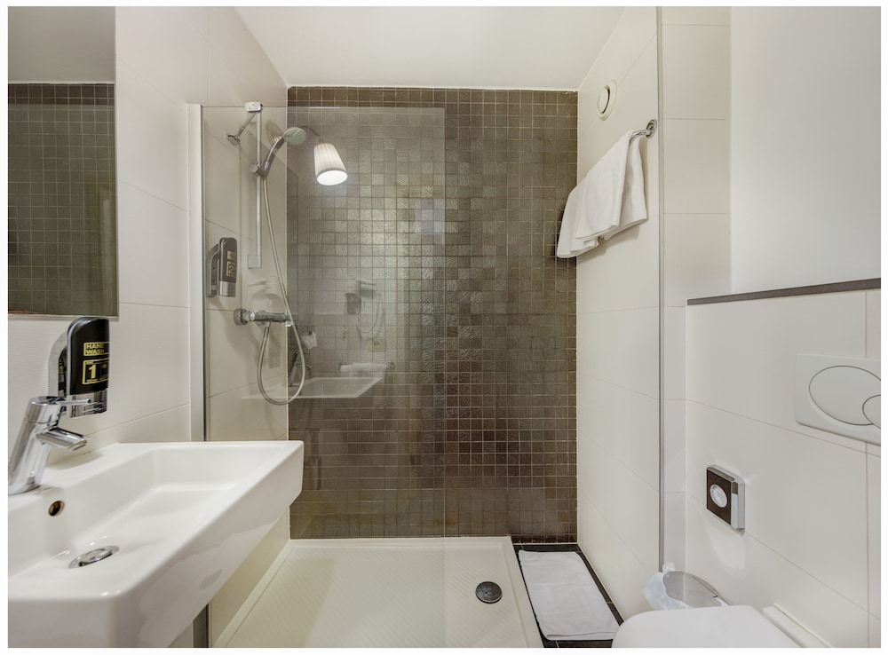 Double Room - Photo 8