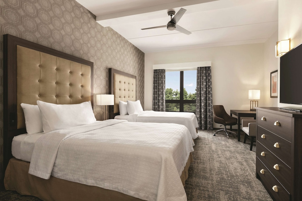 Suite, 2 Queen Beds, Accessible, Bathtub - Photo 2