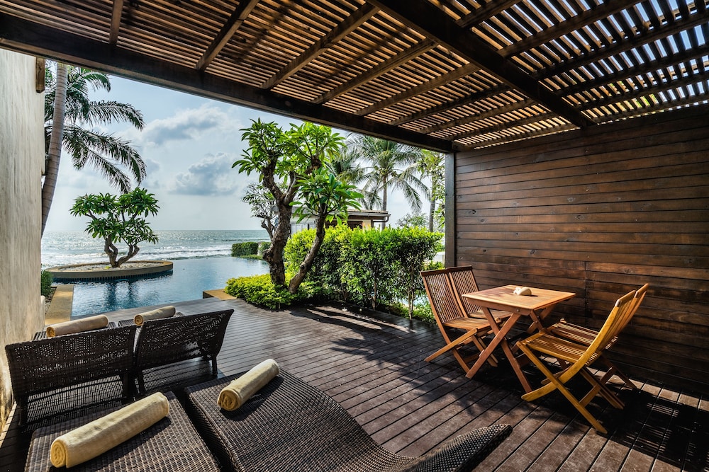 2BR Frangipani Beachfront Pool Access Suite - Photo 9