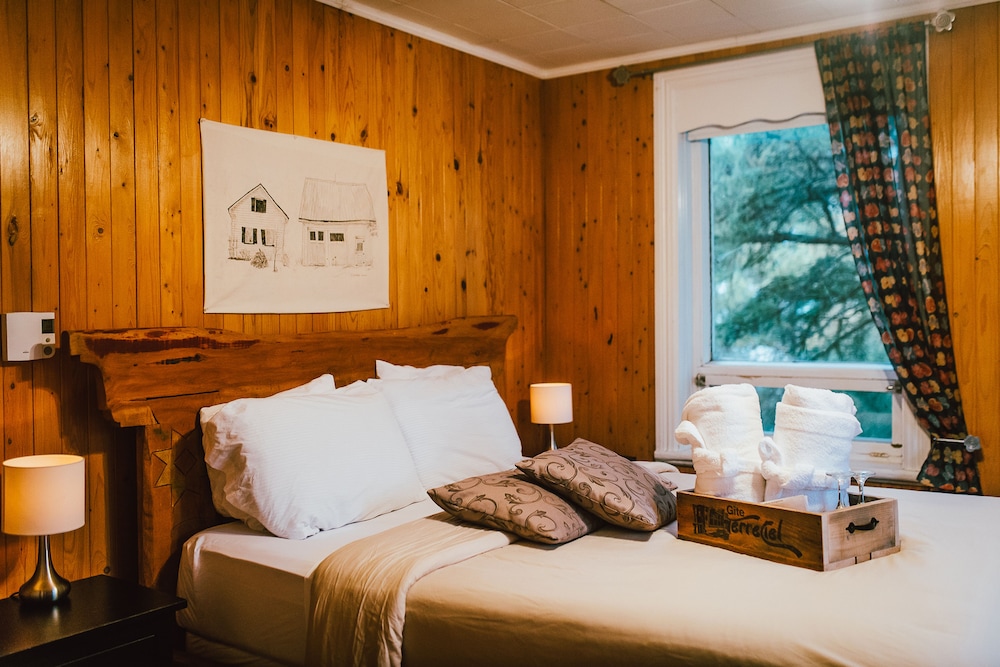 Standard Room, 1 Queen Bed photo 1