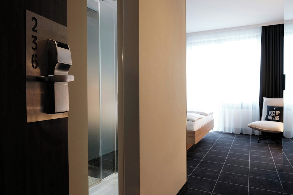 Standard Room, 1 Queen Bed