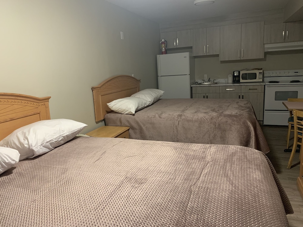 Standard Room, 2 Queen Beds photo 3