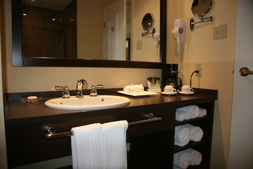 Classic, 2 Queen Beds - Photo 5
