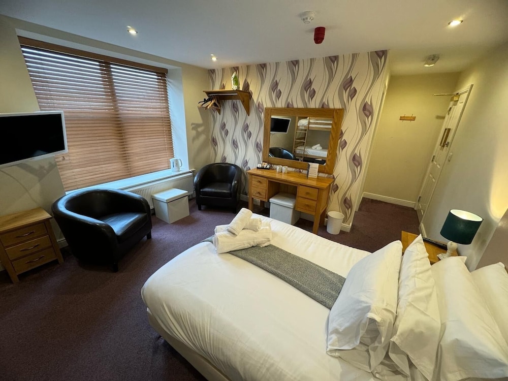 Standard Suite, Ensuite photo 3