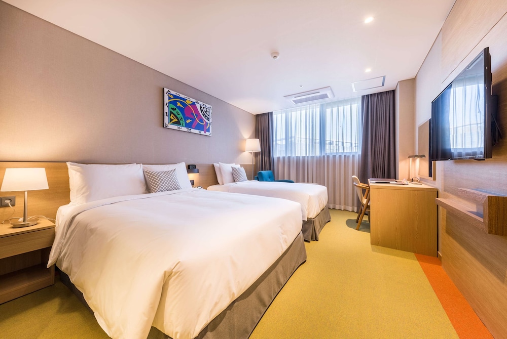 Deluxe Room, Multiple Beds, Non Smoking photo 1
