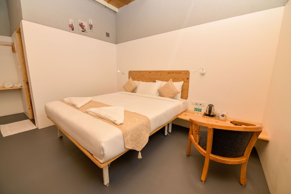 Deluxe Room - Photo 5