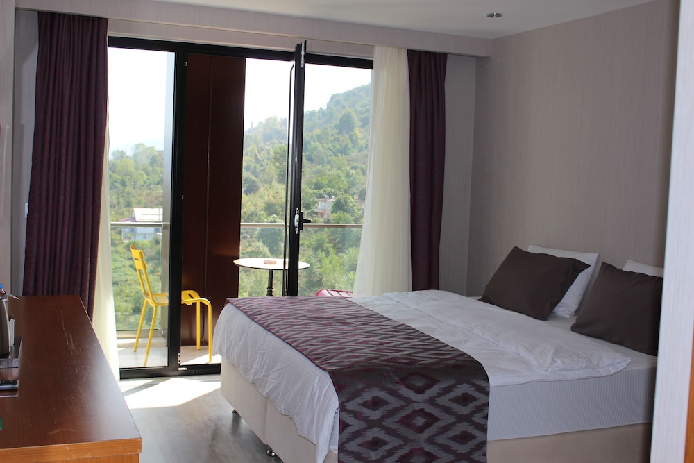 Room, 1 King Bed, Smoking, Sea View photo 2