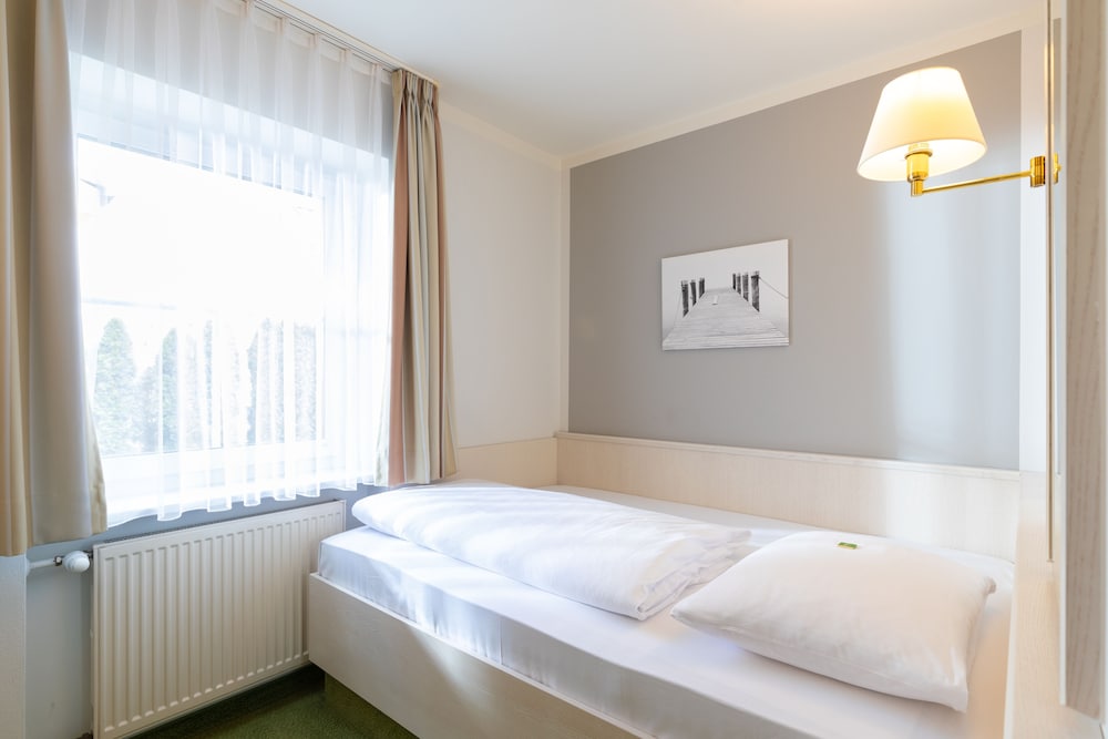 Economy room (basement, in the annex building, narrow bed (140x200) photo 3
