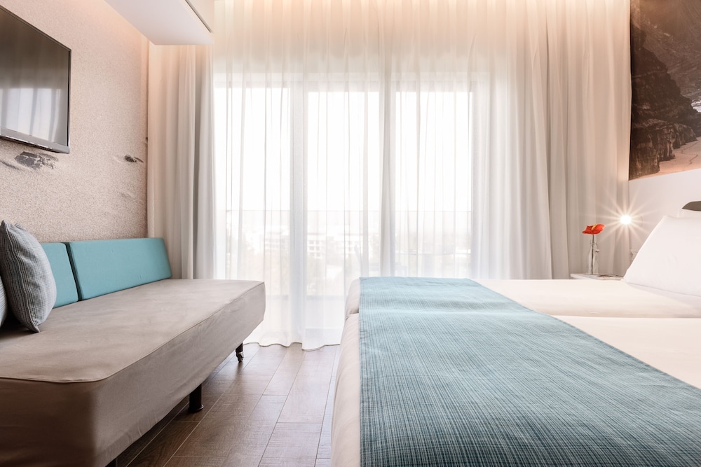 Triple Room, Sea View (with Child)