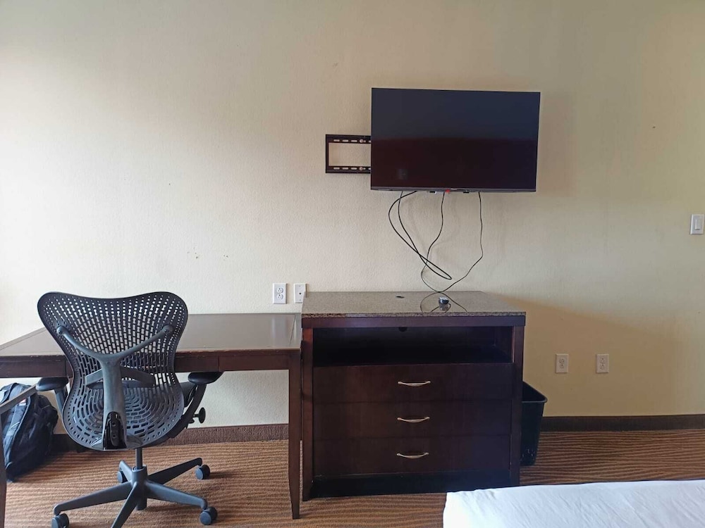 Room (Queen Beds with Kitchenette) photo 3
