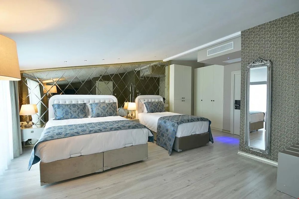 Family Quadruple Room photo 2