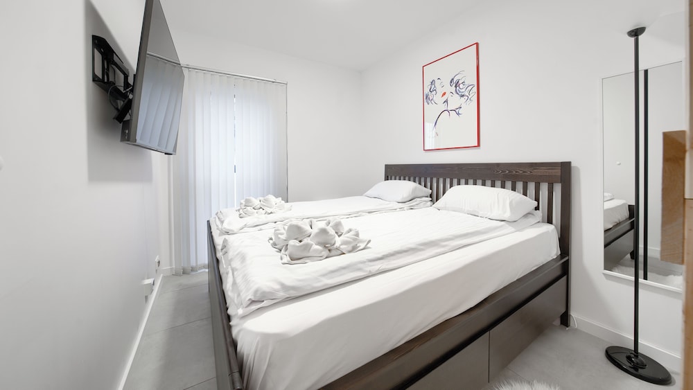 Apartment (18 F) photo 3