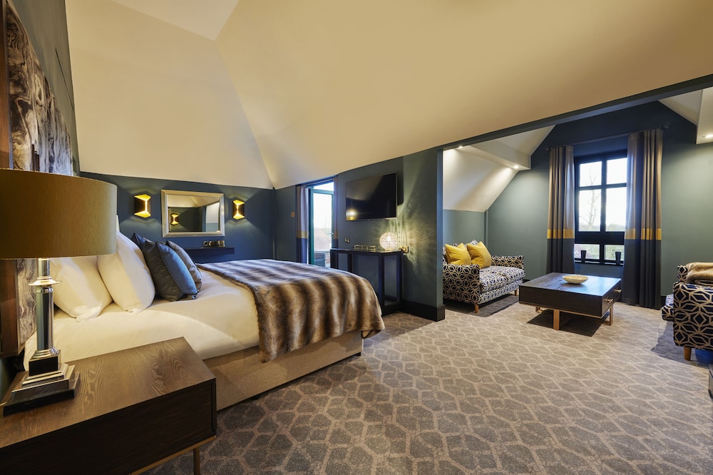 Junior Suite, 1 King Bed, Garden View - Photo 3
