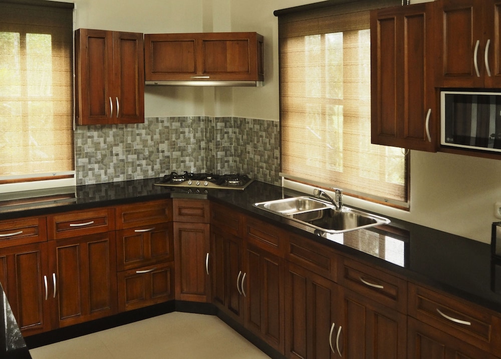 Suite, Multiple Beds, Kitchen, Mountain View photo 3