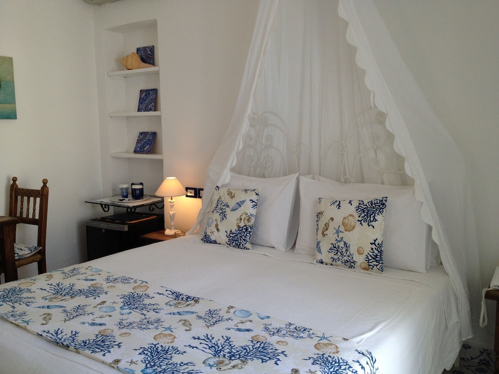 Classic Triple Room, 1 Double or 2 Twin Beds photo 1
