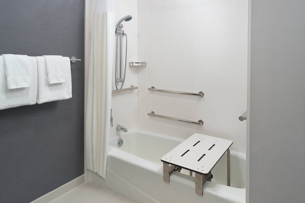 Suite, 1 Bedroom (Mobility Accessible, Tub)