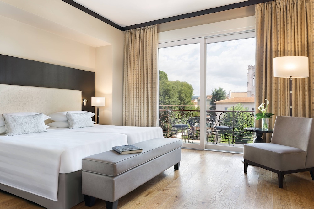 Deluxe Room, 1 King Bed, Garden View