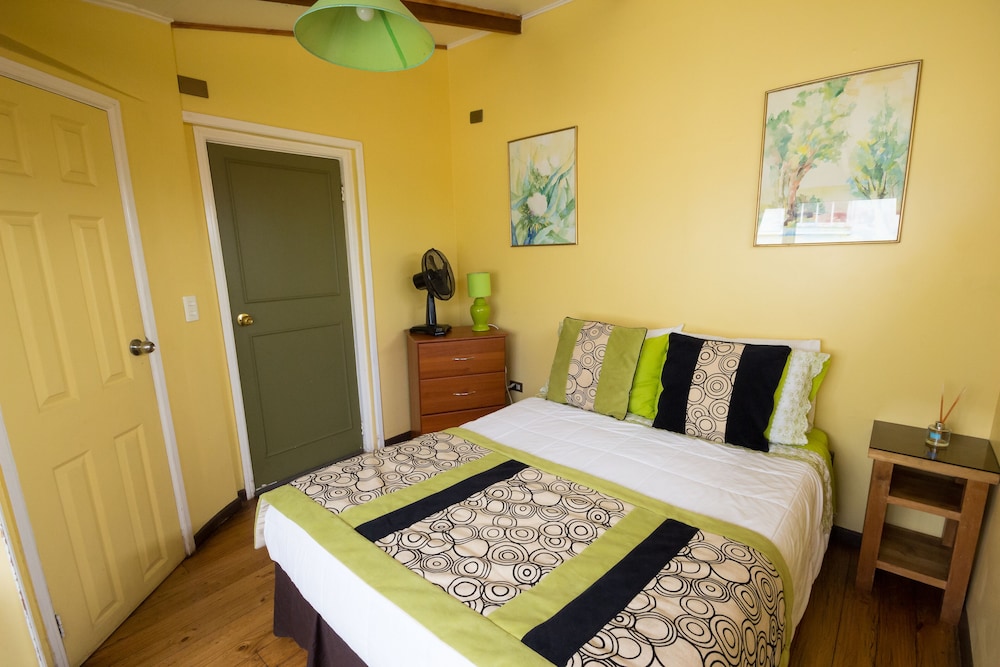 Double Room, 1 Double Bed, Private Bathroom, Mountain View photo 2