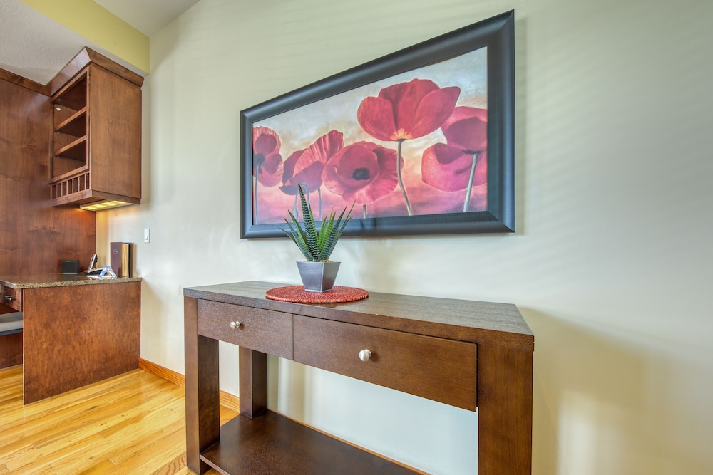 Luxury Townhome, 3 Bedrooms, Fireplace, Mountain View (Pet friendly) photo 1